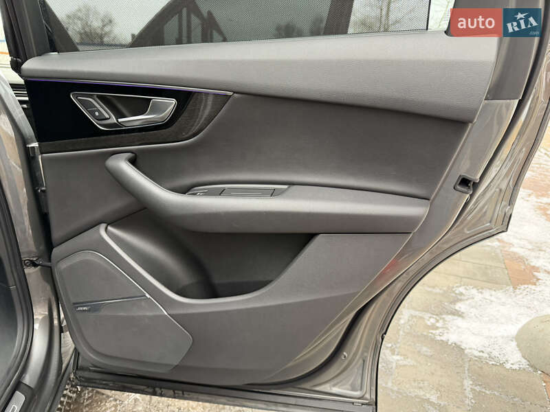 Внедорожник / Кроссовер Audi Q7 2016 в Киеве