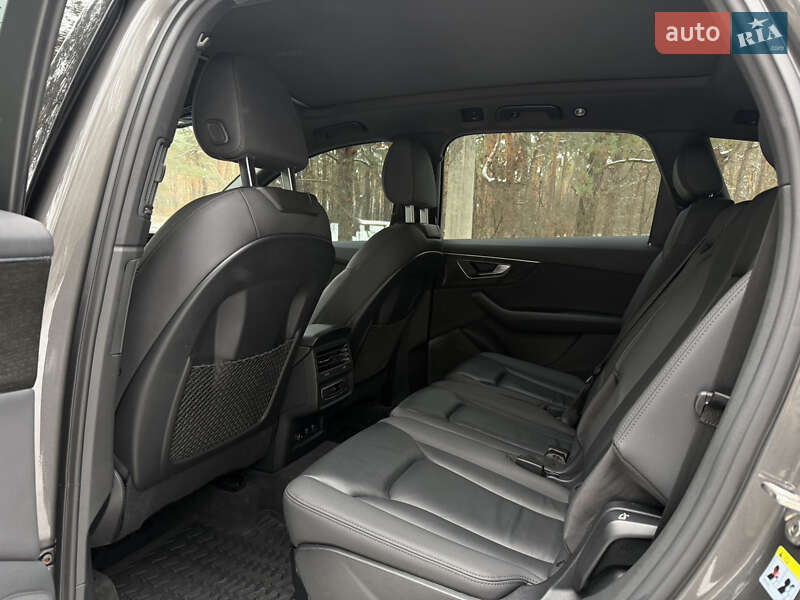 Позашляховик / Кросовер Audi Q7 2020 в Києві
