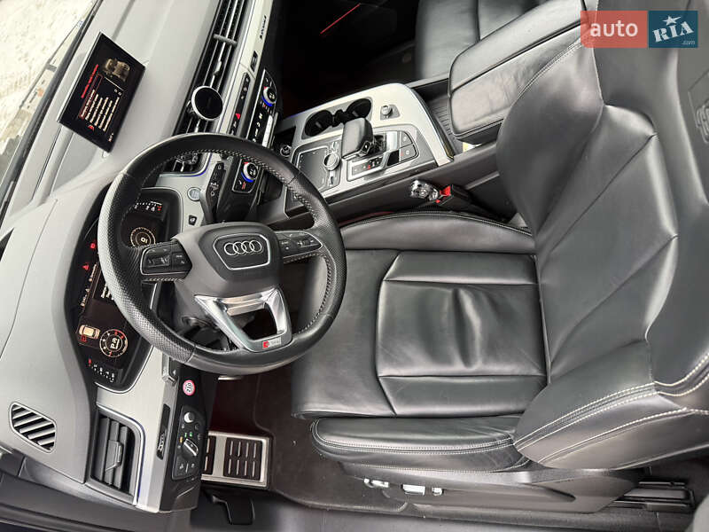 Позашляховик / Кросовер Audi Q7 2018 в Рівному