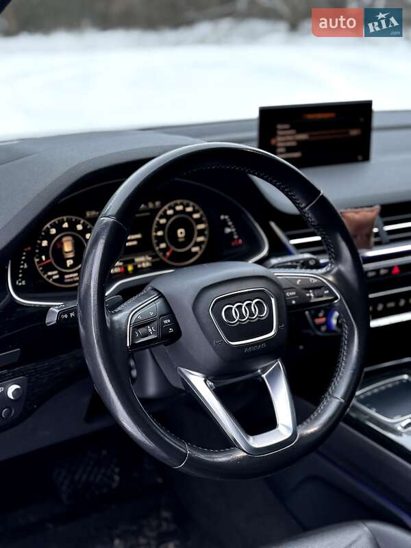 Внедорожник / Кроссовер Audi Q7 2017 в Барышевке