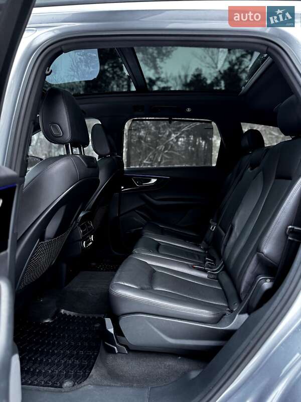 Внедорожник / Кроссовер Audi Q7 2017 в Барышевке