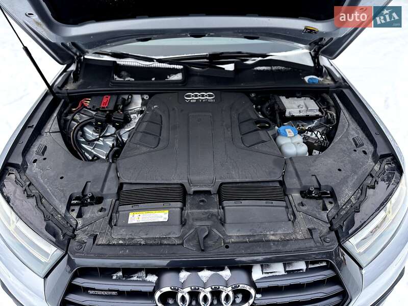 Внедорожник / Кроссовер Audi Q7 2017 в Барышевке