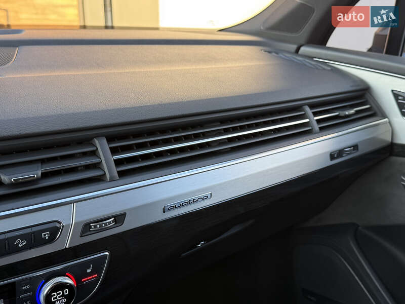 Внедорожник / Кроссовер Audi Q7 2016 в Стрые