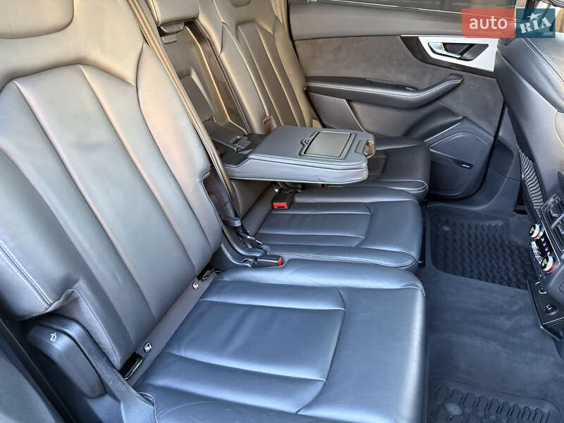 Внедорожник / Кроссовер Audi Q7 2016 в Стрые