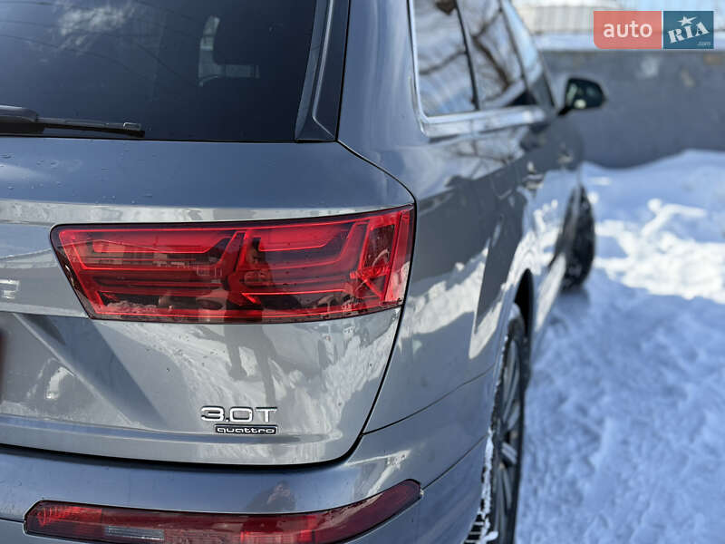 Позашляховик / Кросовер Audi Q7 2017 в Стрию