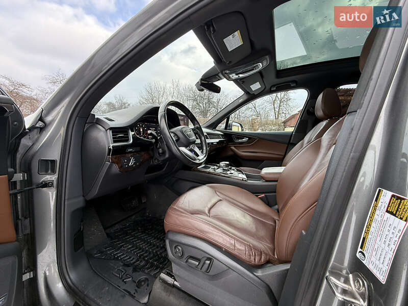 Позашляховик / Кросовер Audi Q7 2017 в Стрию