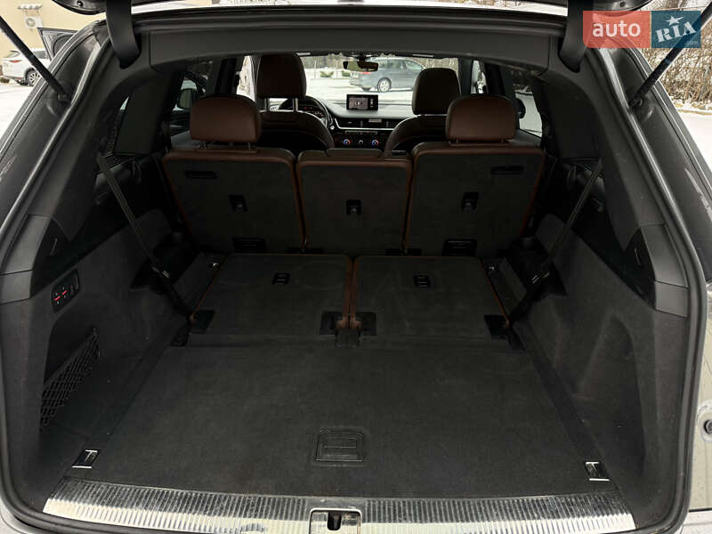 Позашляховик / Кросовер Audi Q7 2017 в Стрию