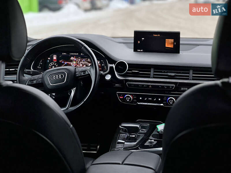 Внедорожник / Кроссовер Audi Q7 2017 в Киеве