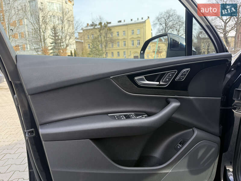 Позашляховик / Кросовер Audi Q7 2017 в Львові