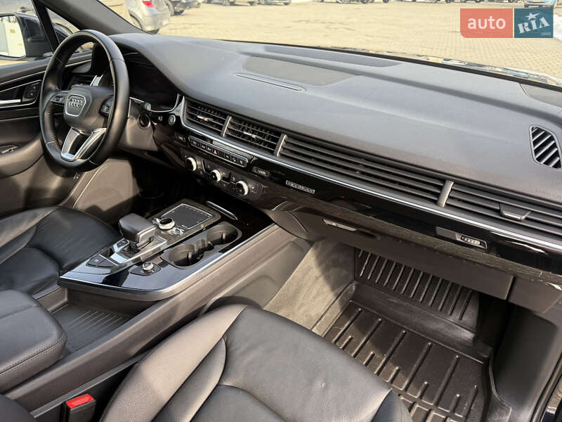Позашляховик / Кросовер Audi Q7 2017 в Львові