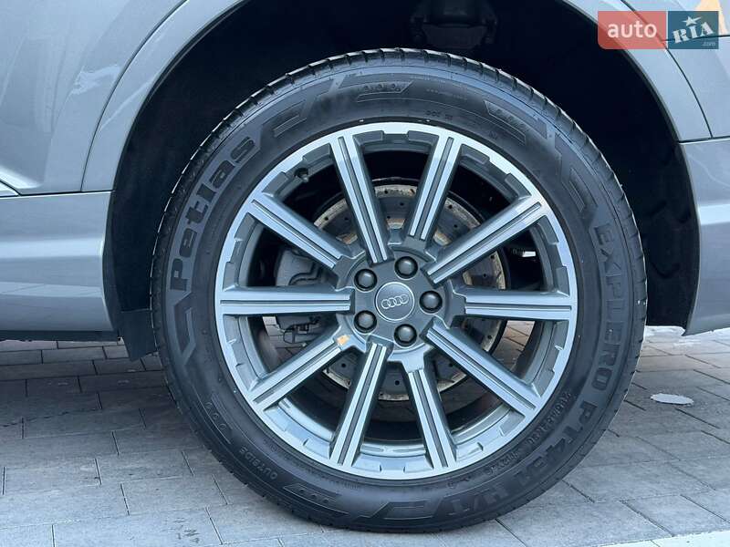 Внедорожник / Кроссовер Audi Q7 2017 в Ровно