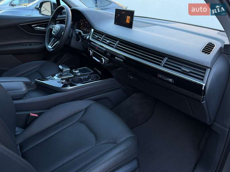 Внедорожник / Кроссовер Audi Q7 2017 в Ровно