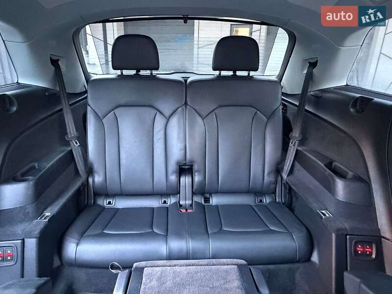 Внедорожник / Кроссовер Audi Q7 2017 в Ровно