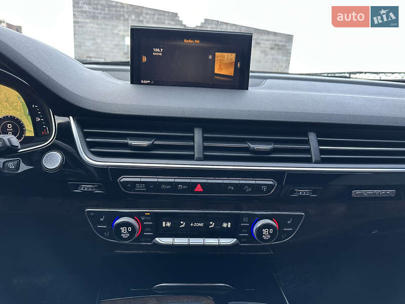 Внедорожник / Кроссовер Audi Q7 2017 в Дубно