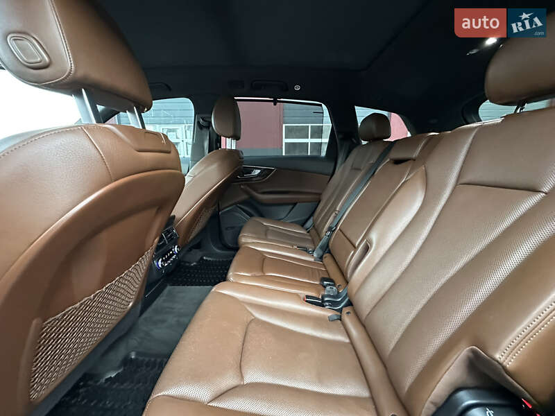 Внедорожник / Кроссовер Audi Q7 2017 в Дубно