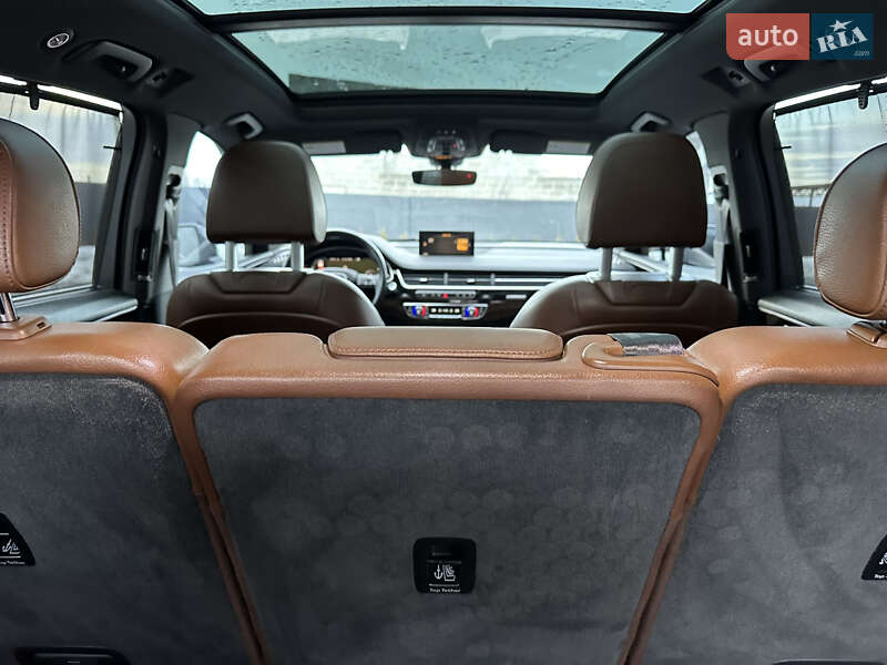 Внедорожник / Кроссовер Audi Q7 2017 в Дубно