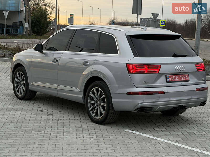 Позашляховик / Кросовер Audi Q7 2018 в Ужгороді