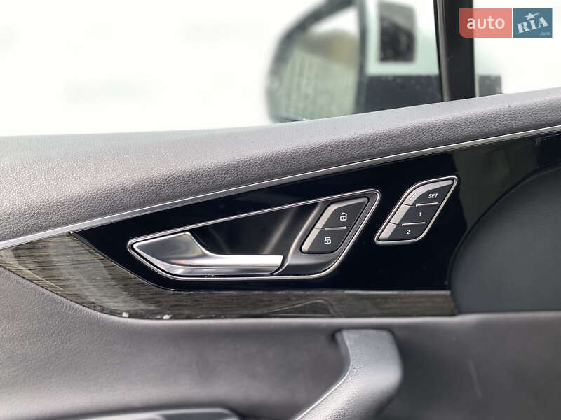 Внедорожник / Кроссовер Audi Q7 2016 в Луцке