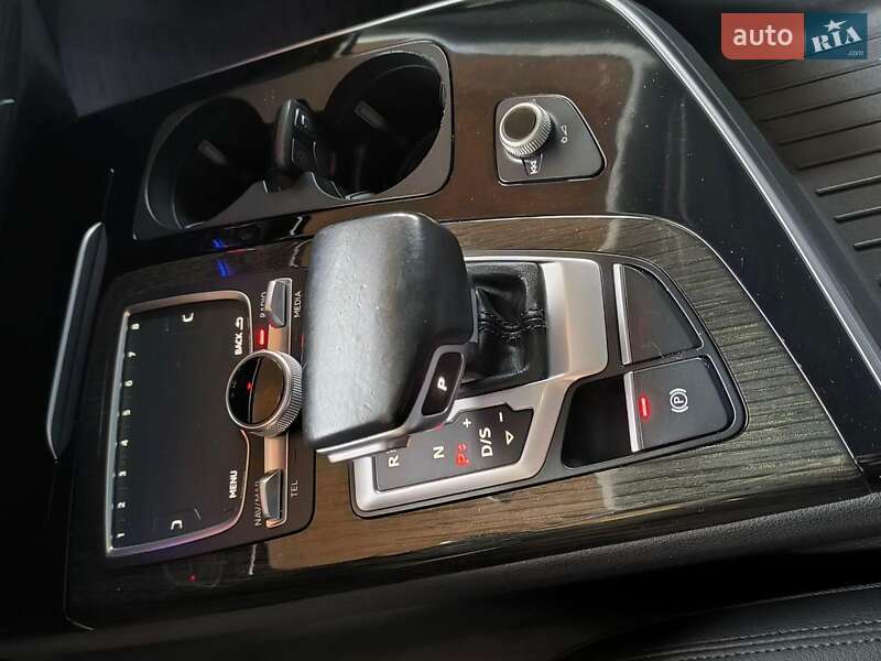 Внедорожник / Кроссовер Audi Q7 2015 в Приборжавском