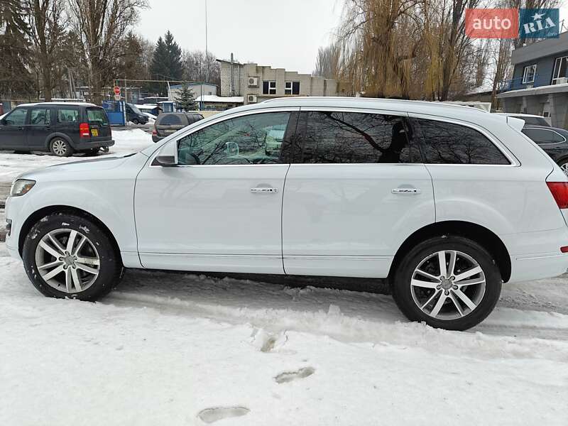 Позашляховик / Кросовер Audi Q7 2015 в Києві