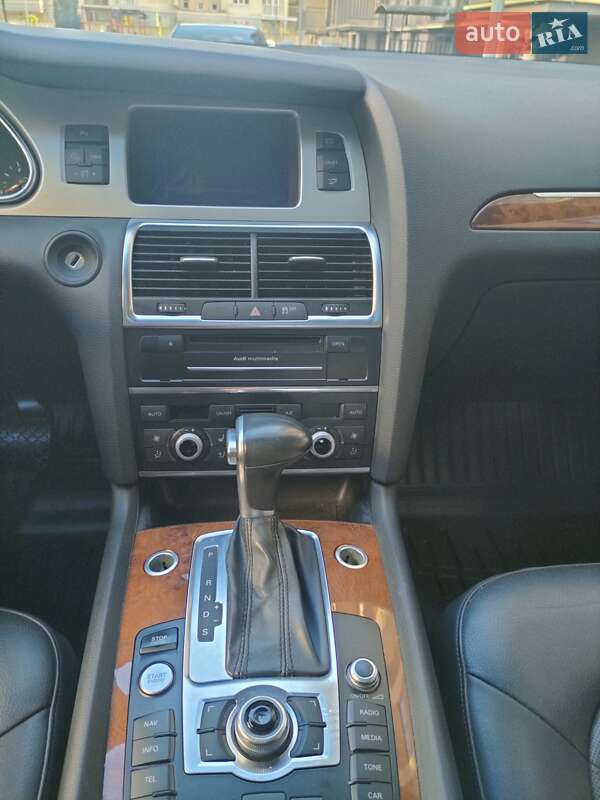 Позашляховик / Кросовер Audi Q7 2015 в Києві