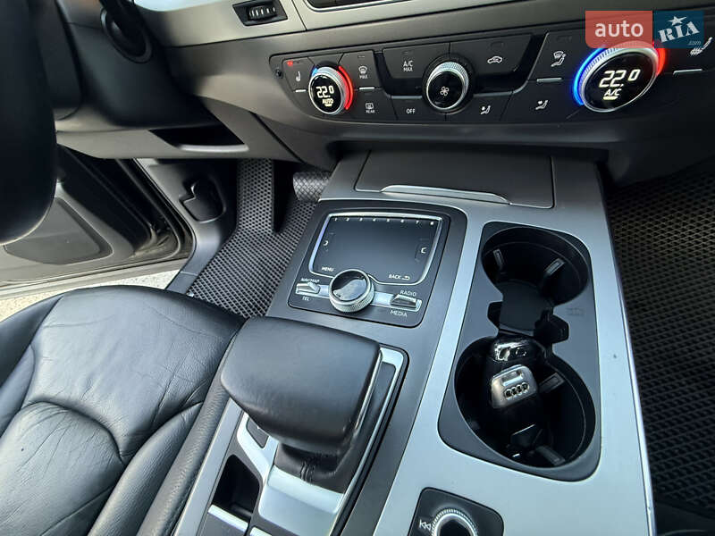 Внедорожник / Кроссовер Audi Q7 2015 в Коломые