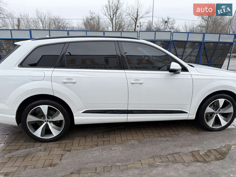 Позашляховик / Кросовер Audi Q7 2016 в Полтаві