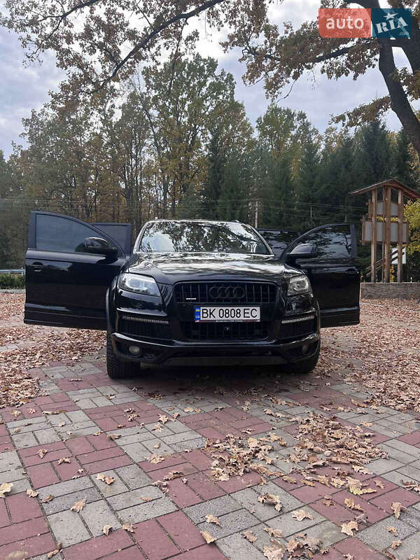 Позашляховик / Кросовер Audi Q7 2015 в Березному