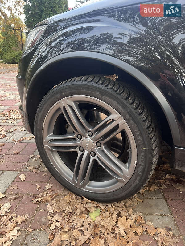 Позашляховик / Кросовер Audi Q7 2015 в Березному