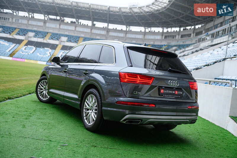 Позашляховик / Кросовер Audi Q7 2015 в Одесі