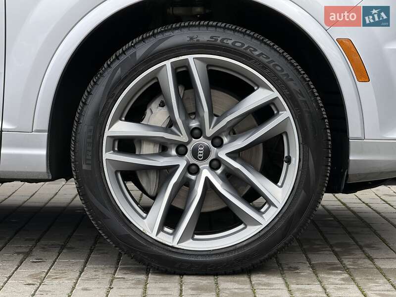 Внедорожник / Кроссовер Audi Q7 2017 в Мукачево