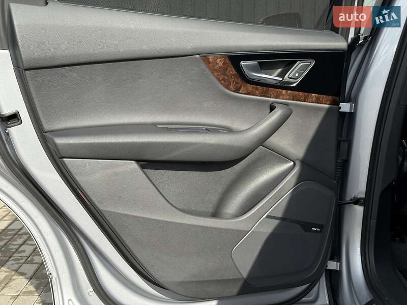 Внедорожник / Кроссовер Audi Q7 2017 в Мукачево