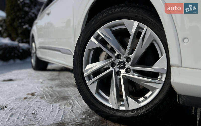 Позашляховик / Кросовер Audi Q7 2022 в Львові