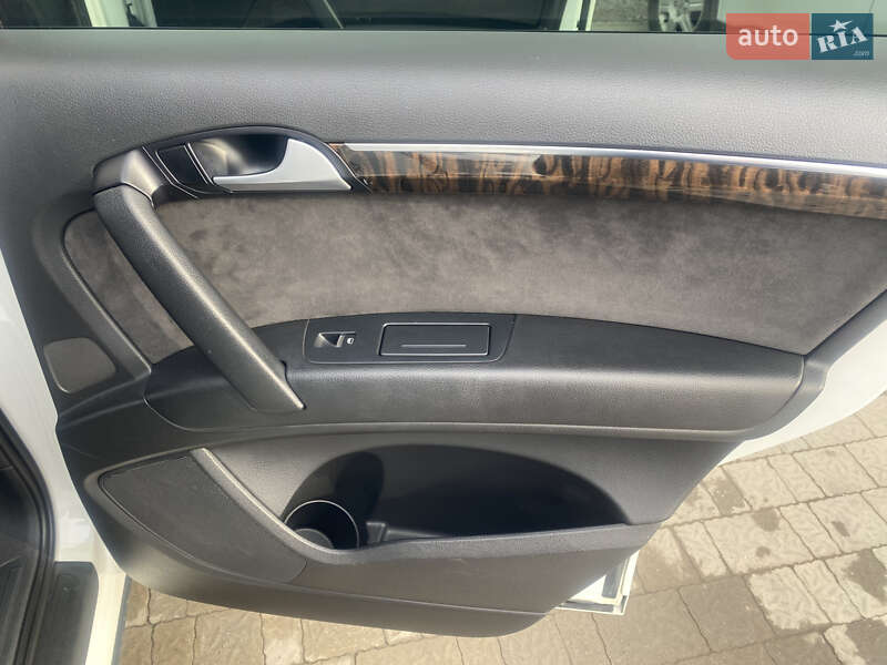 Позашляховик / Кросовер Audi Q7 2015 в Мукачевому