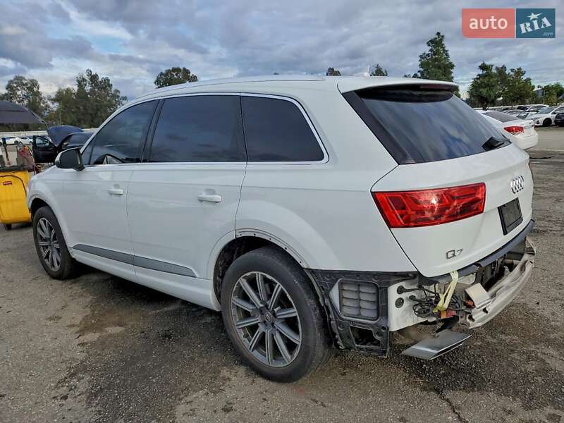 Позашляховик / Кросовер Audi Q7 2017 в Чернівцях