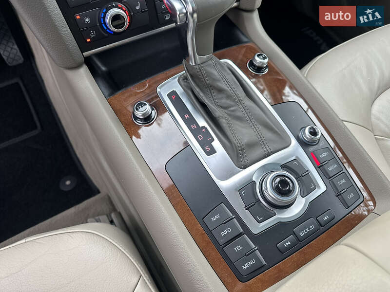 Позашляховик / Кросовер Audi Q7 2012 в Києві