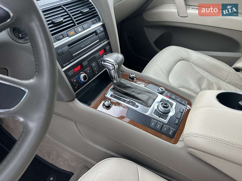 Позашляховик / Кросовер Audi Q7 2012 в Києві