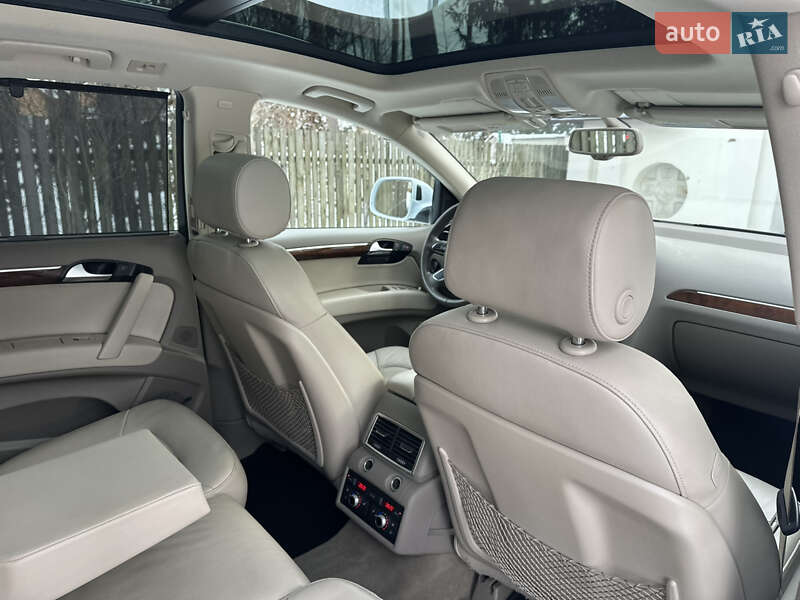 Позашляховик / Кросовер Audi Q7 2012 в Києві