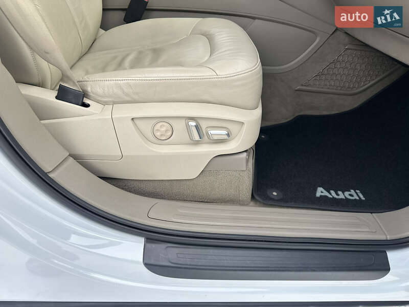 Позашляховик / Кросовер Audi Q7 2012 в Києві