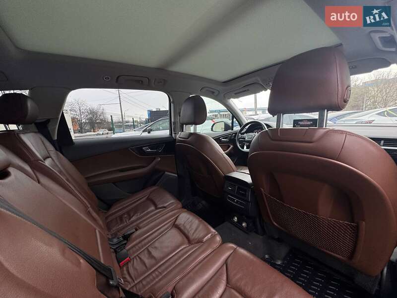 Позашляховик / Кросовер Audi Q7 2016 в Луцьку