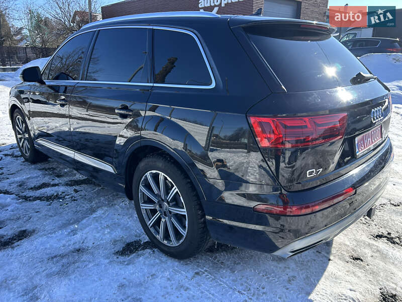 Позашляховик / Кросовер Audi Q7 2016 в Луцьку
