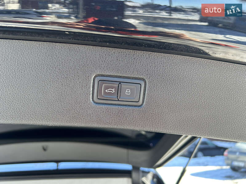 Позашляховик / Кросовер Audi Q7 2016 в Луцьку