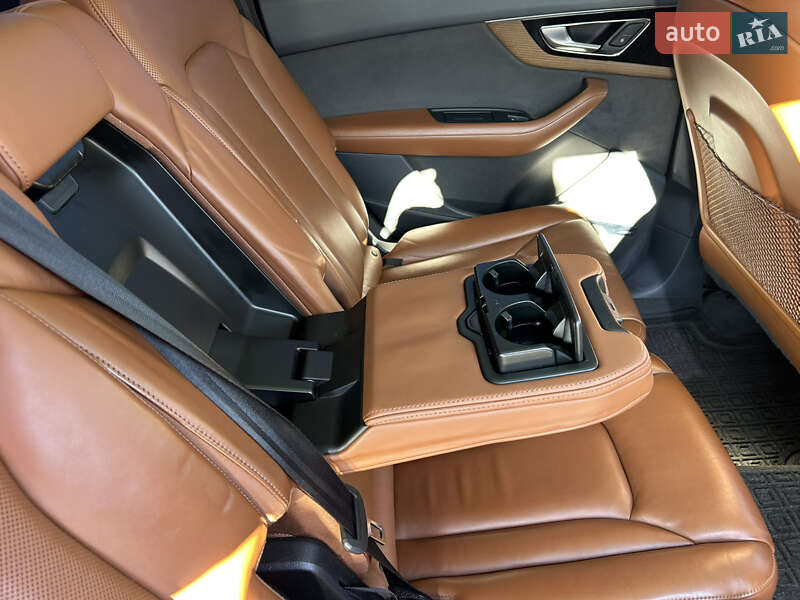 Позашляховик / Кросовер Audi Q7 2016 в Луцьку