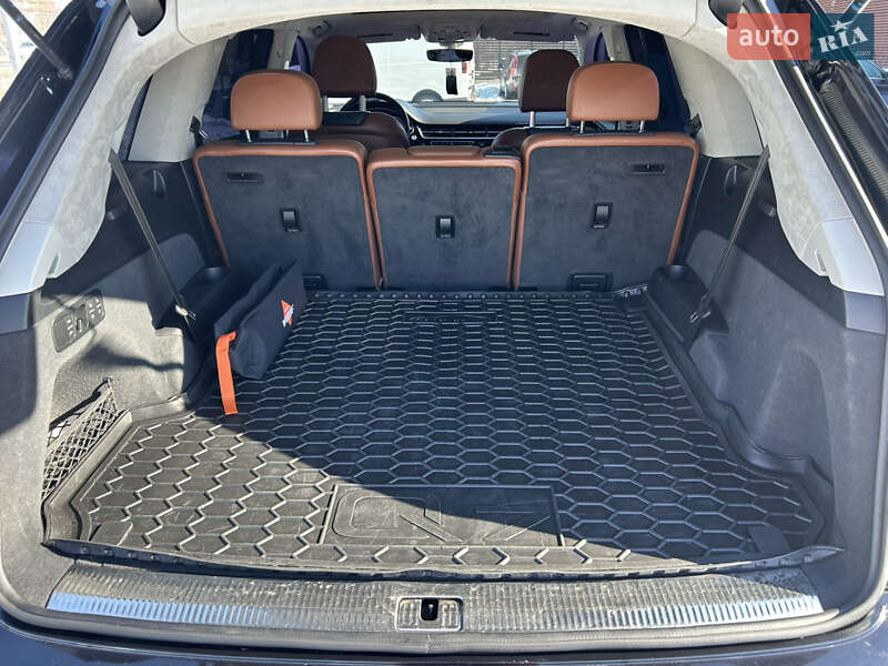 Позашляховик / Кросовер Audi Q7 2016 в Луцьку