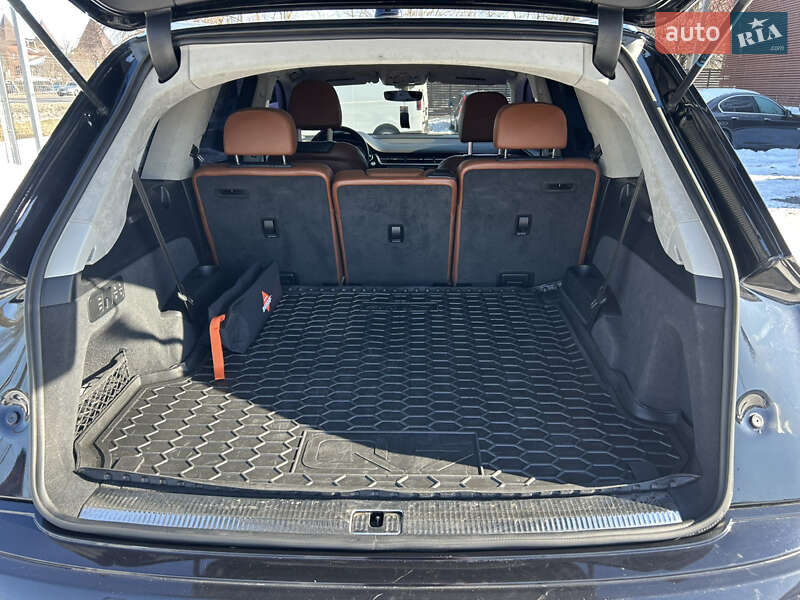 Позашляховик / Кросовер Audi Q7 2016 в Луцьку