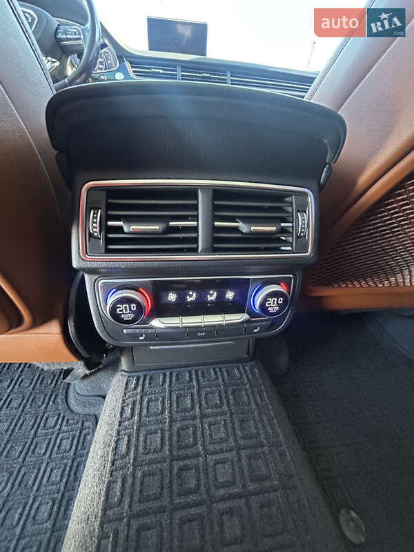 Позашляховик / Кросовер Audi Q7 2016 в Луцьку