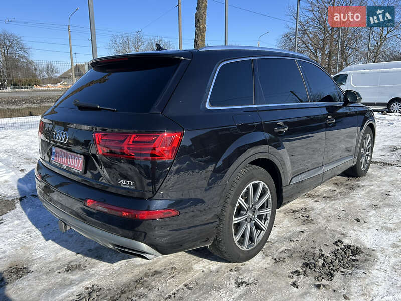 Позашляховик / Кросовер Audi Q7 2016 в Луцьку