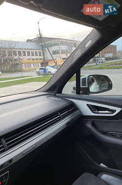 Позашляховик / Кросовер Audi Q7 2015 в Ужгороді