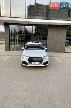 Позашляховик / Кросовер Audi Q7 2015 в Ужгороді