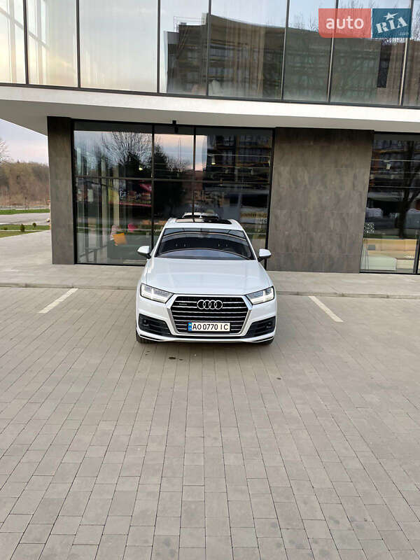 Позашляховик / Кросовер Audi Q7 2015 в Ужгороді